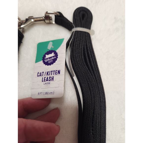 Cat harness and leash with skull and crossbones - NWT - Picture 3 of 4